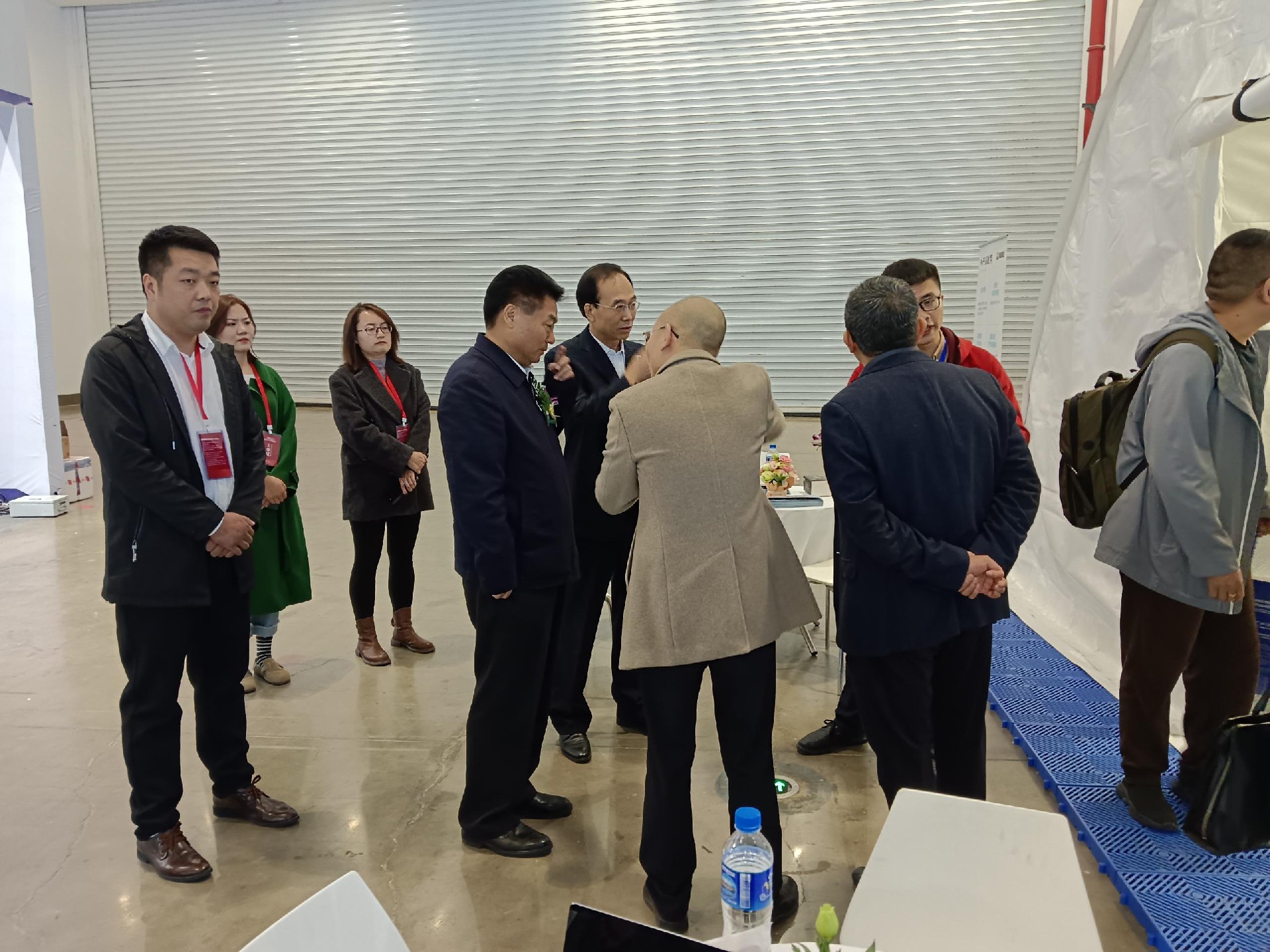 云南副省长和供销社总负责人莅临球盟会展位参观